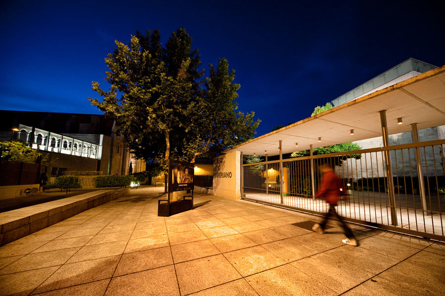 Exterior del Museo Patio Herreriano de noche