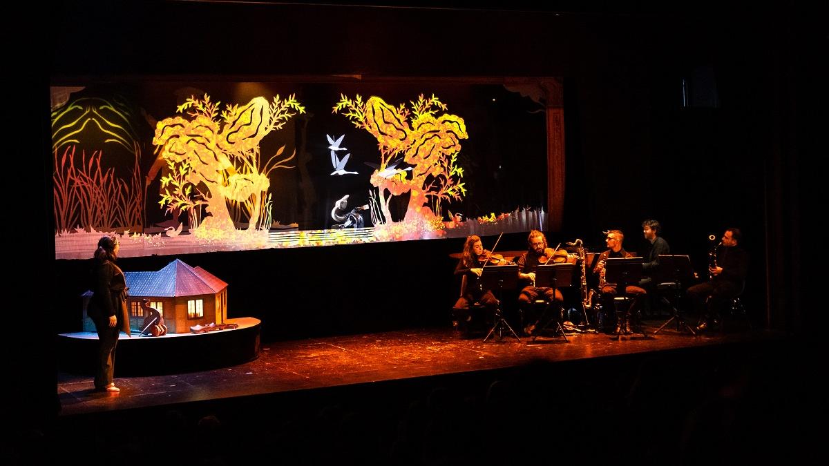Escena del montaje Andersen el patito feo