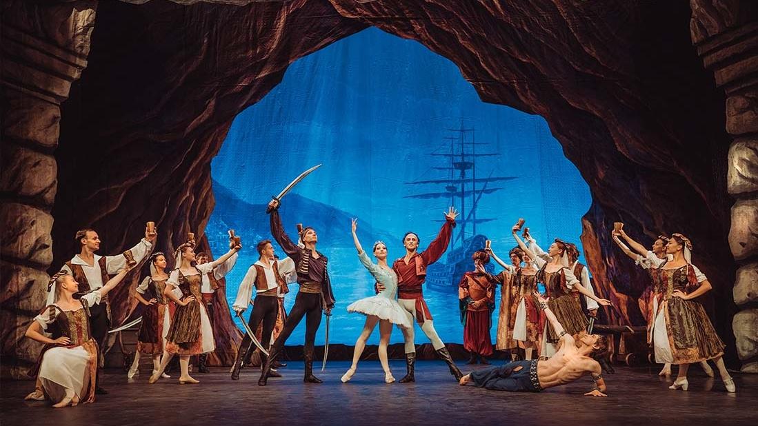 Ballet de Kiev interpretando Corsario