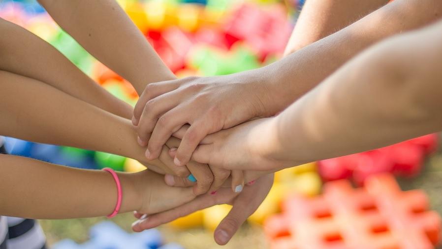 Manos de niños
