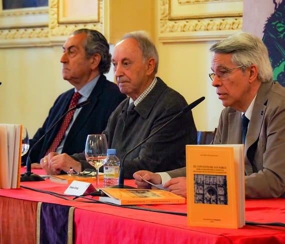 Ponentes en presentación de un libro