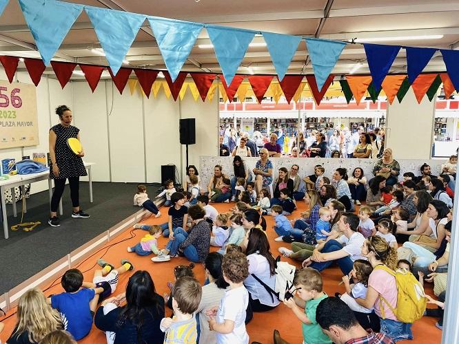 Cuentacuentos para bebés en la feria del libro