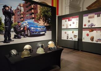 Exposición bicentenario Policía Nacional